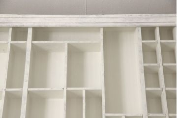 コレクター・リビングテーブルを綺麗に再生!高品質リペアを施し、木部の塗装を剥離してアンティークホワイトでペイント仕上げ。