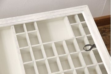 コレクター・リビングテーブルを綺麗に再生!高品質リペアを施し、木部の塗装を剥離してアンティークホワイトでペイント仕上げ。