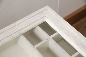 コレクター・リビングテーブルを綺麗に再生!高品質リペアを施し、木部の塗装を剥離してアンティークホワイトでペイント仕上げ。