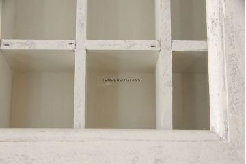 コレクター・リビングテーブルを綺麗に再生!高品質リペアを施し、木部の塗装を剥離してアンティークホワイトでペイント仕上げ。