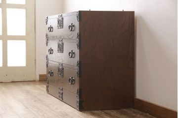 和箪笥を綺麗に再生!高品質リペアを施し、カビを取り、部材を交換。