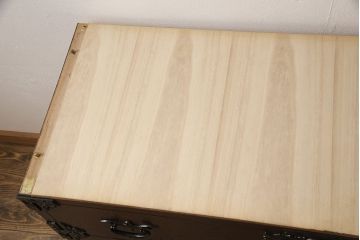 和箪笥を綺麗に再生!高品質リペアを施し、カビを取り、部材を交換。