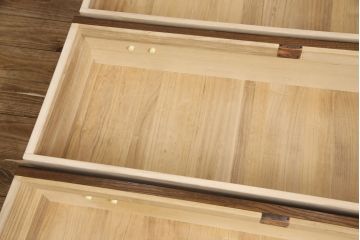 和箪笥を綺麗に再生!高品質リペアを施し、カビを取り、部材を交換。