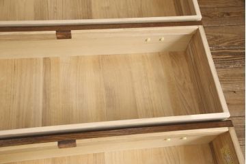 和箪笥を綺麗に再生!高品質リペアを施し、カビを取り、部材を交換。