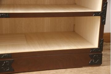 和箪笥を綺麗に再生!高品質リペアを施し、カビを取り、部材を交換。