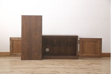 3段重ね桐箪笥をテレビボードと2つのチェストにリメイク!上段は引き出しを撤去し、棚板に変更してテレビボードに。下段は鍵穴隠しを交換。全て天板を追加し、オーク系に着色仕上げ。