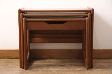 ネストテーブルを綺麗に再生!高品質リペアを施し、割れた天板は新材に取り換えて補強。輪染みなどは目立たなく調整したうえで、元の色味に合わせて着色仕上げ。