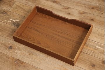 ネストテーブルを綺麗に再生!高品質リペアを施し、割れた天板は新材に取り換えて補強。輪染みなどは目立たなく調整したうえで、元の色味に合わせて着色仕上げ。
