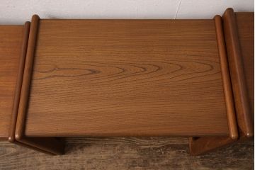 ネストテーブルを綺麗に再生!高品質リペアを施し、割れた天板は新材に取り換えて補強。輪染みなどは目立たなく調整したうえで、元の色味に合わせて着色仕上げ。
