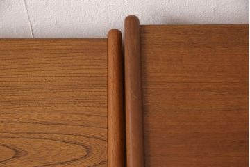 ネストテーブルを綺麗に再生!高品質リペアを施し、割れた天板は新材に取り換えて補強。輪染みなどは目立たなく調整したうえで、元の色味に合わせて着色仕上げ。