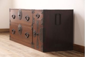 箪笥をローボードにリメイク!天板裏を補強し、側面の出張った金具は撤去。上段引き出しをフラップダウン仕様に変更。