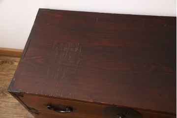 箪笥をローボードにリメイク!天板裏を補強し、側面の出張った金具は撤去。上段引き出しをフラップダウン仕様に変更。