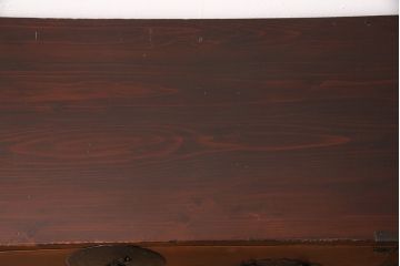 箪笥をローボードにリメイク!天板裏を補強し、側面の出張った金具は撤去。上段引き出しをフラップダウン仕様に変更。