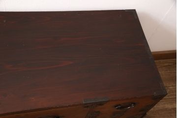 箪笥をローボードにリメイク!天板裏を補強し、側面の出張った金具は撤去。上段引き出しをフラップダウン仕様に変更。