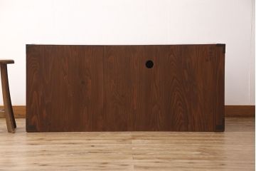 箪笥をローボードにリメイク!天板裏を補強し、側面の出張った金具は撤去。上段引き出しをフラップダウン仕様に変更。