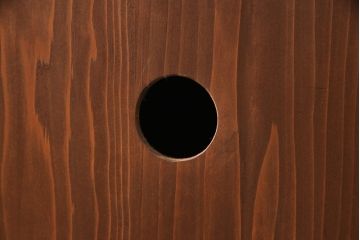 箪笥をローボードにリメイク!天板裏を補強し、側面の出張った金具は撤去。上段引き出しをフラップダウン仕様に変更。