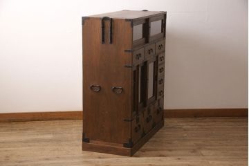 箪笥の引き戸にガラスを入れてリメイク!高品質リペアを施し、板戸を組子ガラスに変更。オーク系に着色仕上げ。