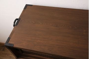 箪笥の引き戸にガラスを入れてリメイク!高品質リペアを施し、板戸を組子ガラスに変更。オーク系に着色仕上げ。
