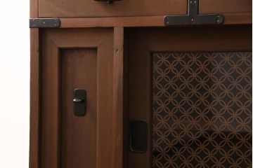 箪笥の引き戸にガラスを入れてリメイク!高品質リペアを施し、板戸を組子ガラスに変更。オーク系に着色仕上げ。