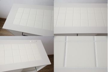 3段重ね桐箪笥をキャビネットとキッチンカウンターにリメイク!キャビネットは引き戸に透かし模様、モールガラスをはめ込み、内部は可動式タイプの棚板を設置。新たに引き出し2杯を製作。キッチンカウンターは引き出しにスライドレールを取り付け、天板には耐熱タイルとコンセントを設置。いずれもキャスターを取り付け、ペイント仕上げ。