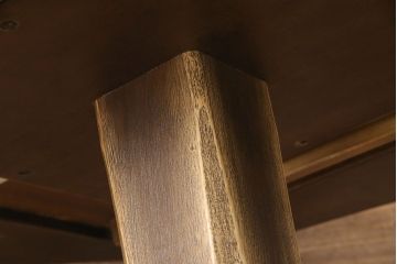 ダイニングテーブルの高さを低くリメイク!高品質リペアを施し、脚をカットして高さをリサイズ。