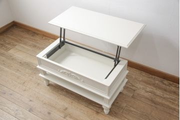 ローテーブルをロココ調の棚付きテーブルにリメイク!高さを高くし、天板は開閉式に加工。木部は新材で作り変え、本体の下方に棚板を製作。アンティークホワイトでペイント仕上げ。