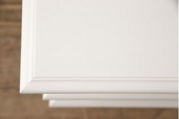 ローテーブルをロココ調の棚付きテーブルにリメイク!高さを高くし、天板は開閉式に加工。木部は新材で作り変え、本体の下方に棚板を製作。アンティークホワイトでペイント仕上げ。