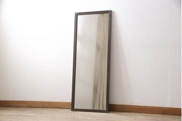 鏡台をウォールミラーにリメイク!鏡部分を取り外し、裏面・四方に板を貼り、木枠を取り付け。チェス系に着色仕上げ。