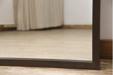 鏡台をウォールミラーにリメイク!鏡部分を取り外し、裏面・四方に板を貼り、木枠を取り付け。チェス系に着色仕上げ。