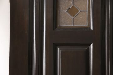 玄関ドア、戸枠を塗装してリメイク!高品質リペアを施し、それぞれ塗膜を剥離。外部用塗料にて仕上げ。