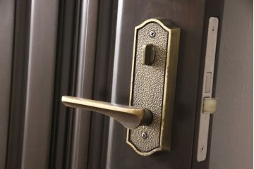 玄関ドア、戸枠を塗装してリメイク!高品質リペアを施し、それぞれ塗膜を剥離。外部用塗料にて仕上げ。
