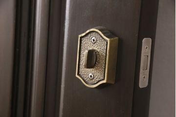 玄関ドア、戸枠を塗装してリメイク!高品質リペアを施し、それぞれ塗膜を剥離。外部用塗料にて仕上げ。