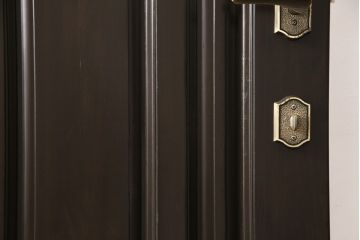 玄関ドア、戸枠を塗装してリメイク!高品質リペアを施し、それぞれ塗膜を剥離。外部用塗料にて仕上げ。