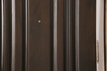 玄関ドア、戸枠を塗装してリメイク!高品質リペアを施し、それぞれ塗膜を剥離。外部用塗料にて仕上げ。