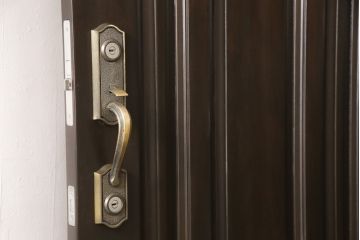 玄関ドア、戸枠を塗装してリメイク!高品質リペアを施し、それぞれ塗膜を剥離。外部用塗料にて仕上げ。