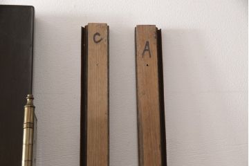 玄関ドア、戸枠を塗装してリメイク!高品質リペアを施し、それぞれ塗膜を剥離。外部用塗料にて仕上げ。