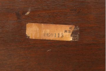 松本民芸家具のアームチェア4脚、スピンドルチェア1脚を綺麗に再生!高品質リペアを施し、スピンドルチェアのみペイントを剥離。キズが馴染むよう、必要に応じて着色・ワックス仕上げに。