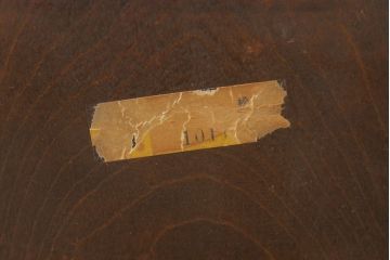 松本民芸家具のアームチェア4脚、スピンドルチェア1脚を綺麗に再生!高品質リペアを施し、スピンドルチェアのみペイントを剥離。キズが馴染むよう、必要に応じて着色・ワックス仕上げに。