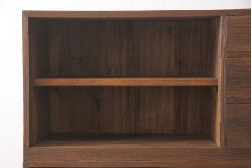 3段重ね桐箪笥を脚付き箪笥にリメイク!上段の引き戸は組子ガラスを取り付。木製脚を取り付け、オーク系に着色仕上げ。