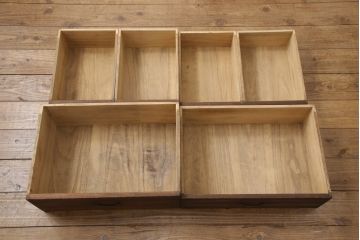 桐箪笥をチェストにリメイク!鉄脚を取り付け、現在の色味を基準とした濃茶で着色仕上げ。