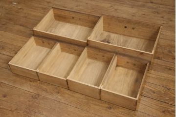 桐箪笥をチェストにリメイク!鉄脚を取り付け、現在の色味を基準とした濃茶で着色仕上げ。