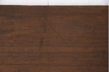 桐箪笥をチェストにリメイク!鉄脚を取り付け、現在の色味を基準とした濃茶で着色仕上げ。