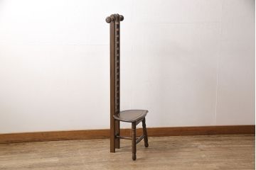 ミラー付きチェアをラダーバックチェアにリメイク!背もたれ部分の鏡を取り外し、横桟を設置。加工部分を本体に合わせて着色仕上げに。