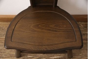 ミラー付きチェアをラダーバックチェアにリメイク!背もたれ部分の鏡を取り外し、横桟を設置。加工部分を本体に合わせて着色仕上げに。