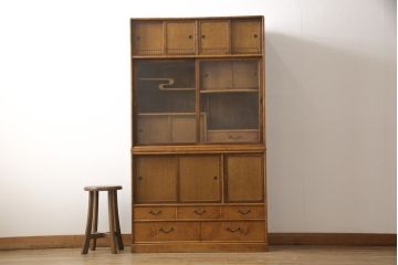 茶棚を綺麗に再生!高品質リペアを施し、元のイメージを損なわないように建具を新規作成し交換。蜜蝋ワックス仕上げに。