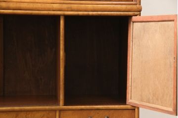 茶棚を綺麗に再生!高品質リペアを施し、元のイメージを損なわないように建具を新規作成し交換。蜜蝋ワックス仕上げに。