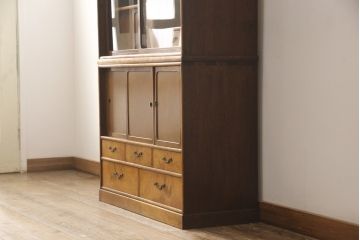 茶棚を綺麗に再生!高品質リペアを施し、元のイメージを損なわないように建具を新規作成し交換。蜜蝋ワックス仕上げに。