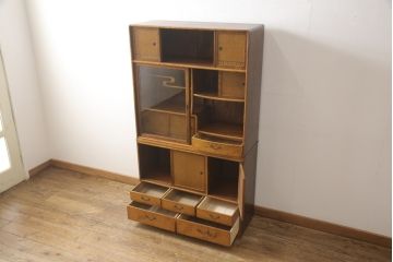 茶棚を綺麗に再生!高品質リペアを施し、元のイメージを損なわないように建具を新規作成し交換。蜜蝋ワックス仕上げに。
