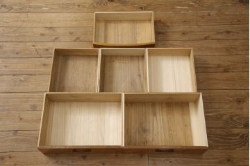 茶棚を綺麗に再生!高品質リペアを施し、元のイメージを損なわないように建具を新規作成し交換。蜜蝋ワックス仕上げに。