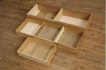 茶棚を綺麗に再生!高品質リペアを施し、元のイメージを損なわないように建具を新規作成し交換。蜜蝋ワックス仕上げに。